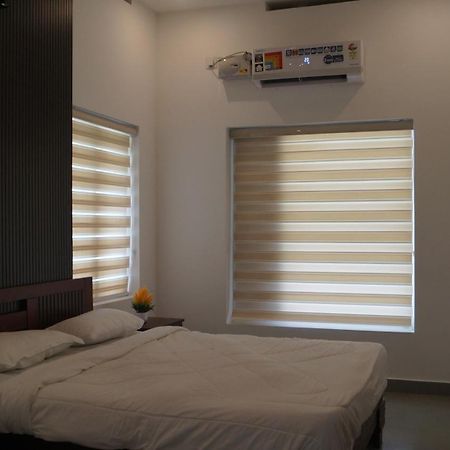 Blue Lake Villa Kollam Luaran gambar