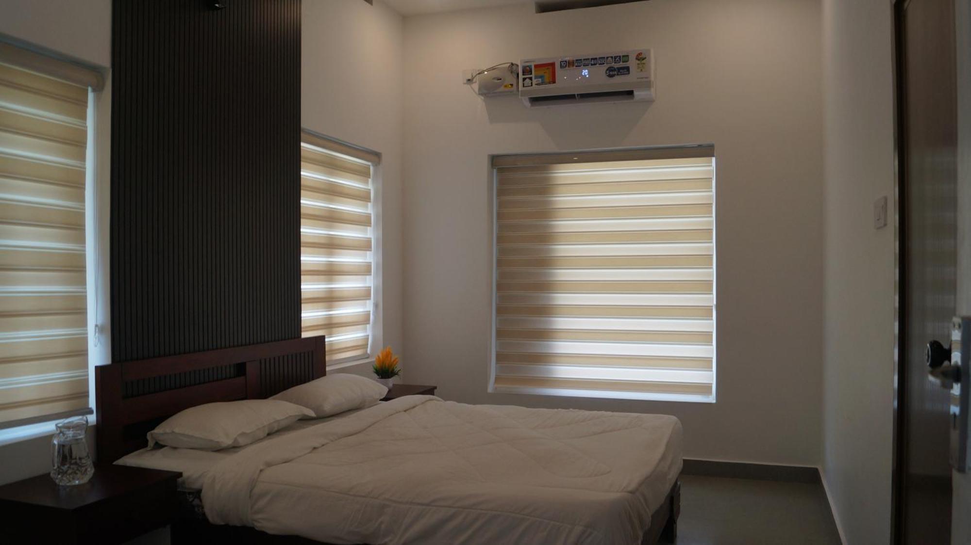 Blue Lake Villa Kollam Luaran gambar