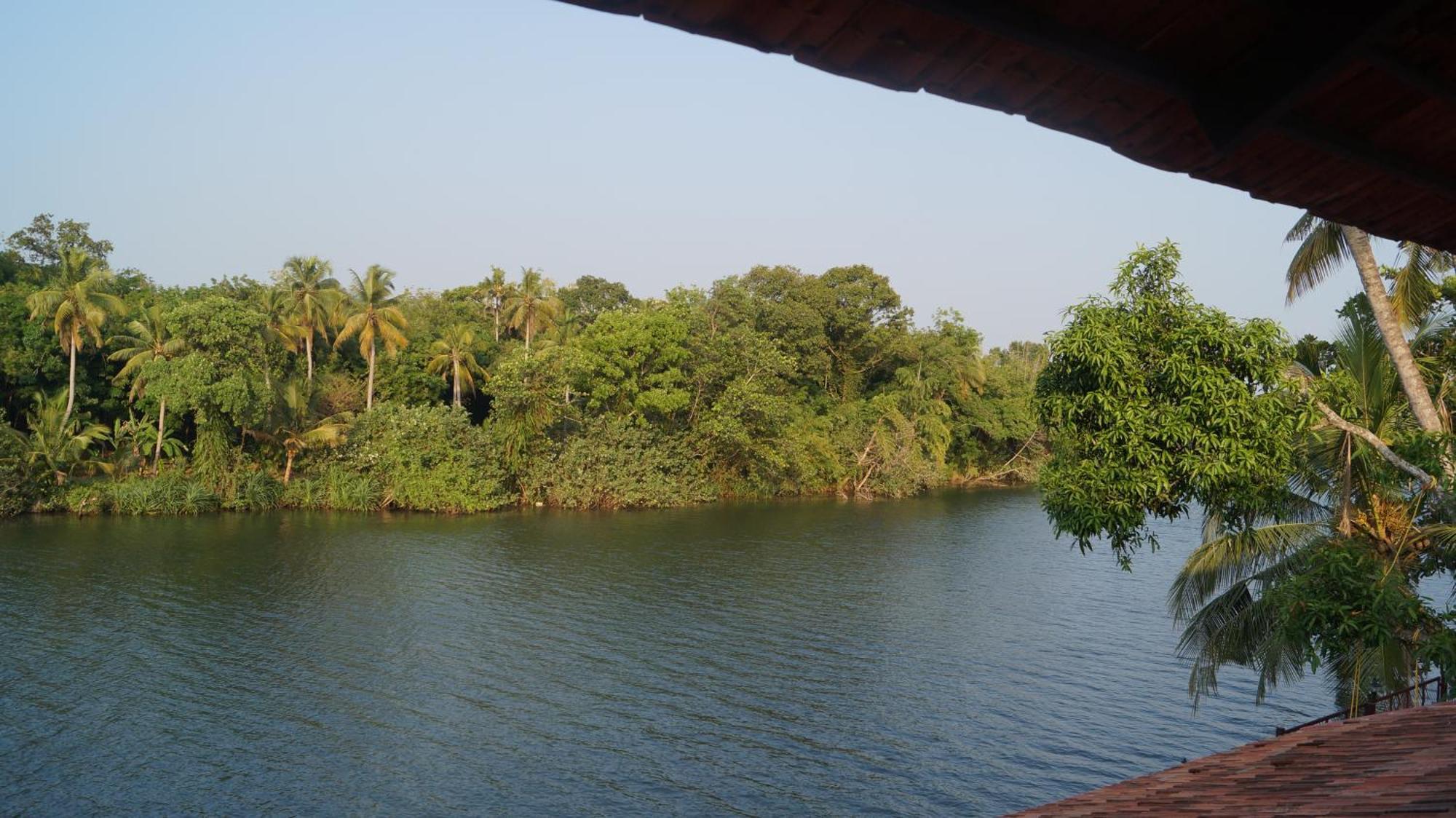 Blue Lake Villa Kollam Luaran gambar