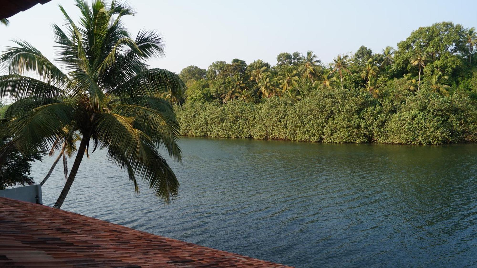 Blue Lake Villa Kollam Luaran gambar