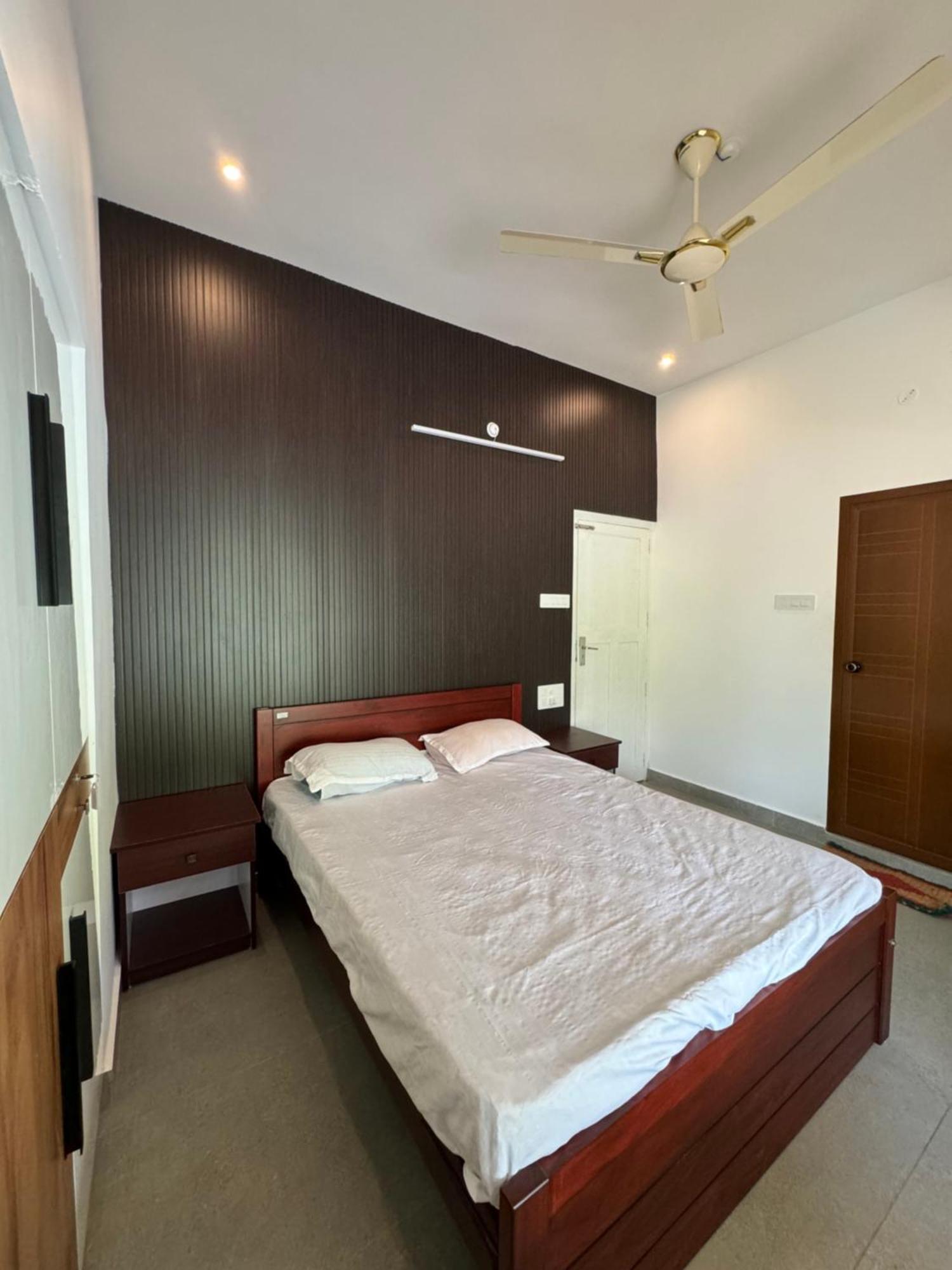 Blue Lake Villa Kollam Luaran gambar